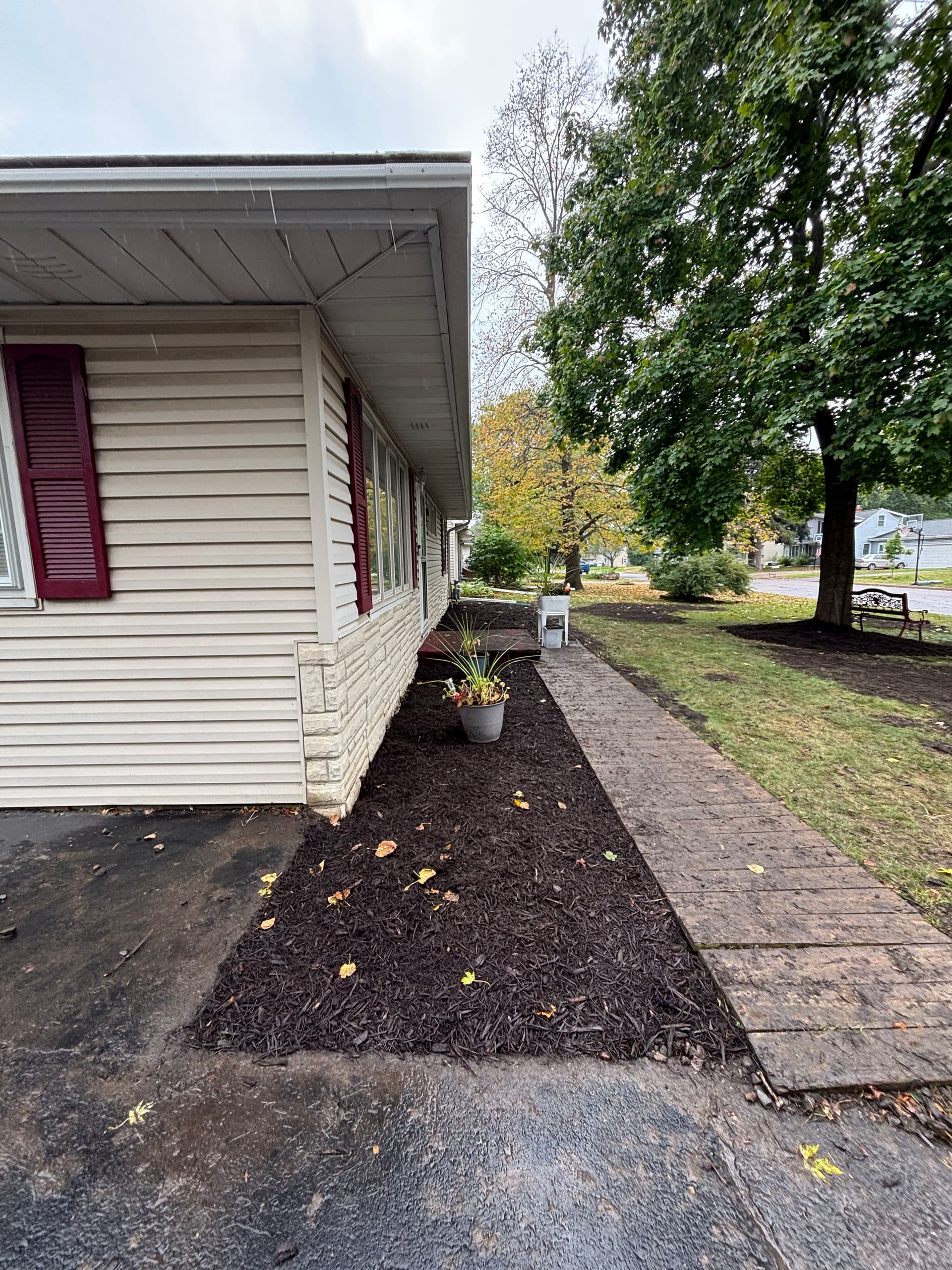 Gallery photos for Transforming Curb Appeal with Expert Landscaping: Image #5
