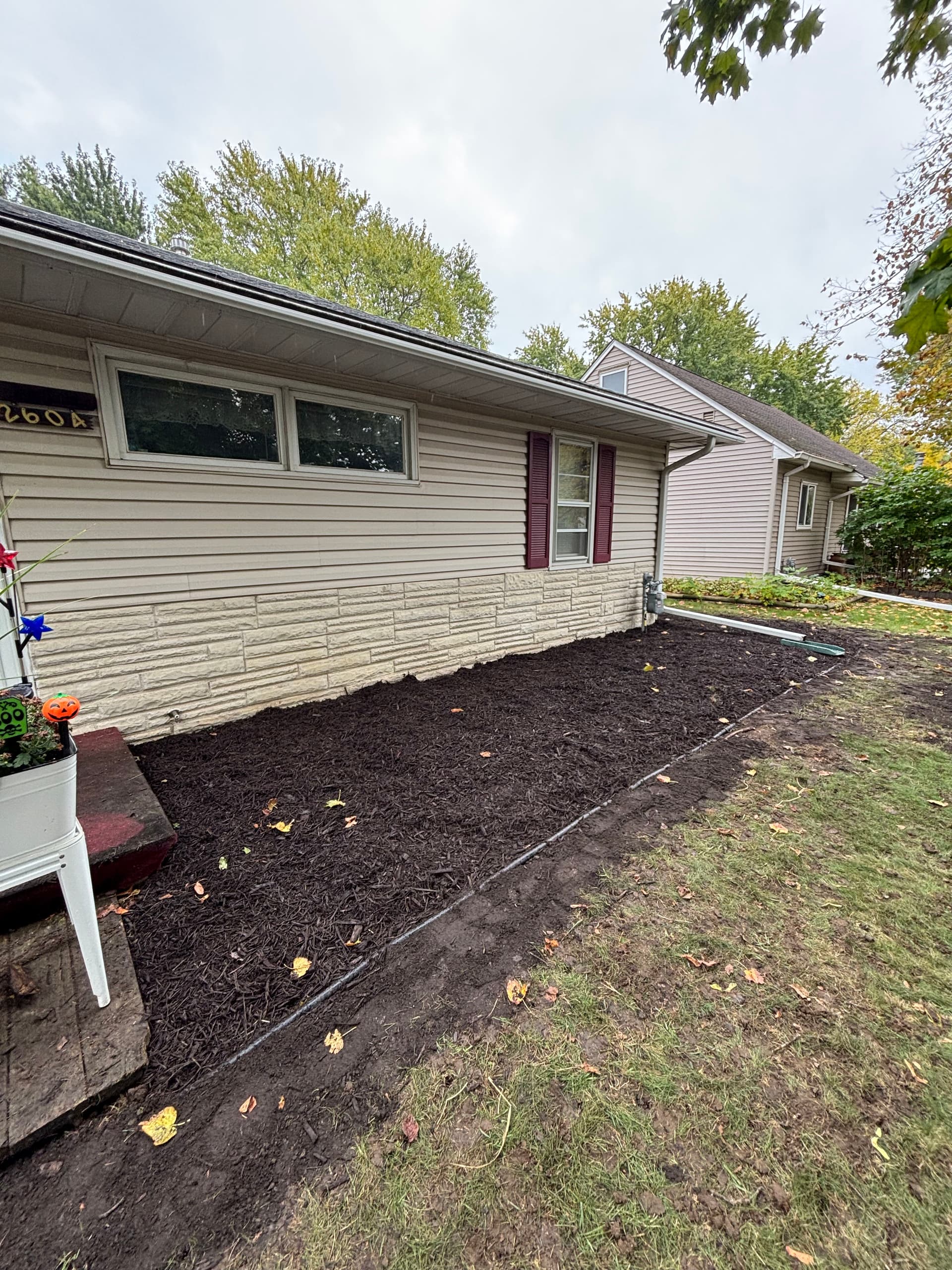 Gallery photos for Transforming Curb Appeal with Expert Landscaping: Image #3