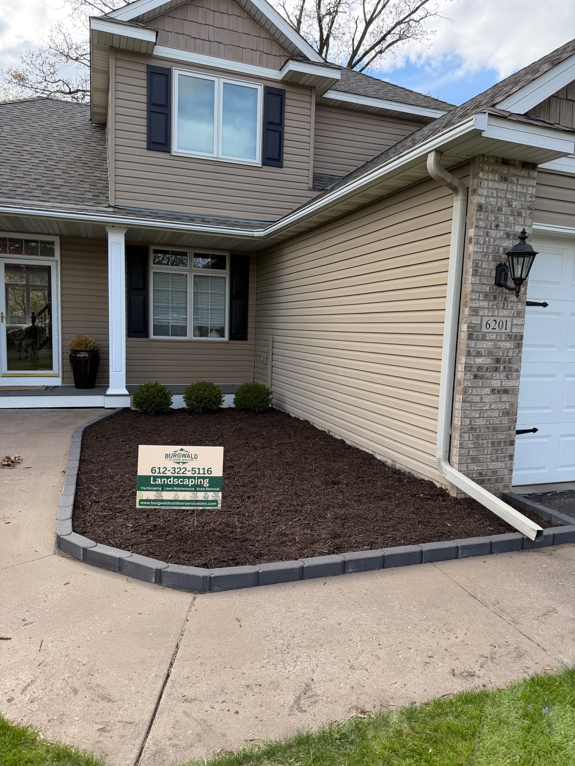 Gallery photos for Landscape Bed Reset with Fresh Mulch and Bullet Edging: Image #1