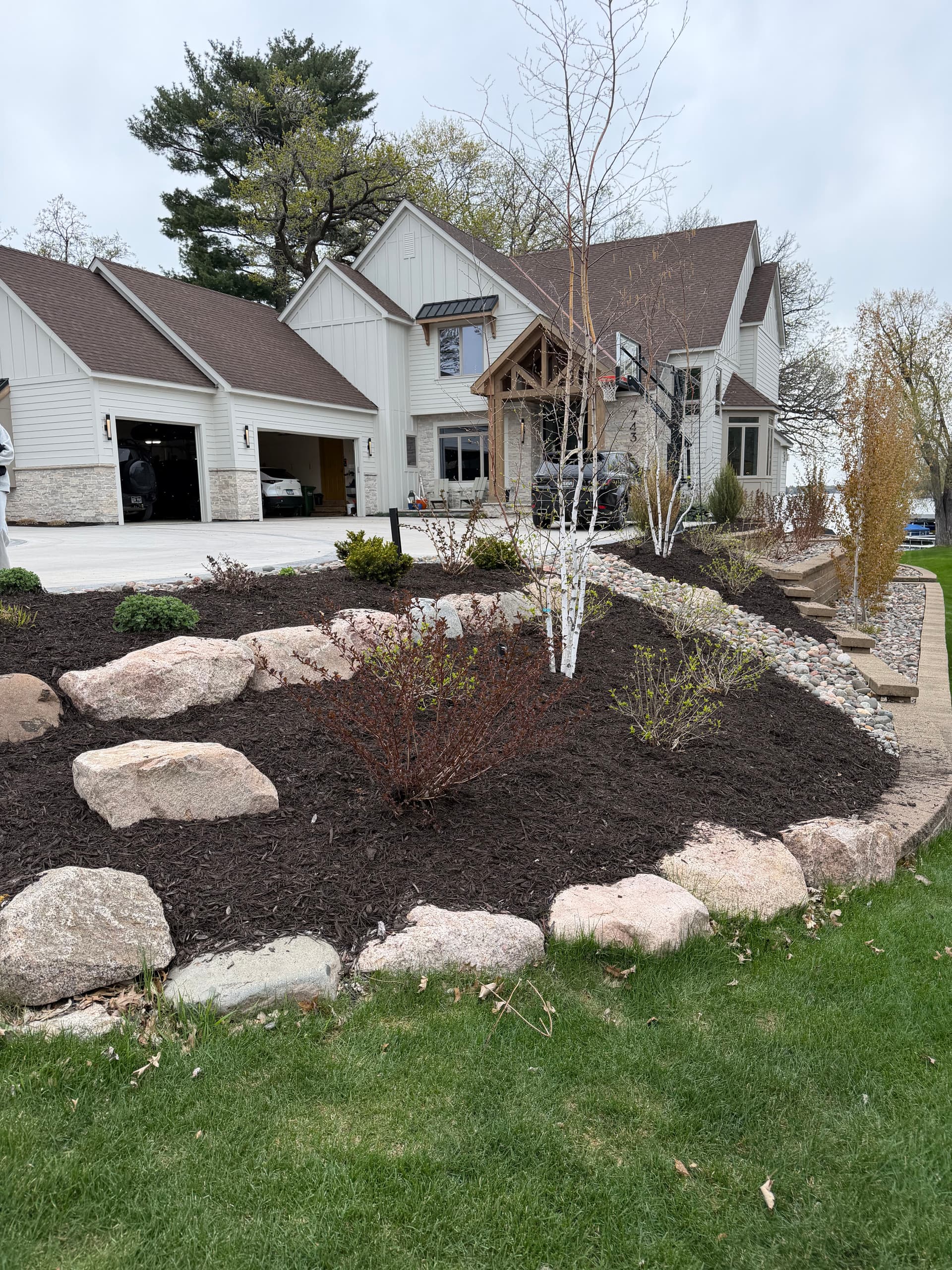 Gallery photos for Fresh Mulch Installs Keeping Shoreview Landscapes Sharp: Image #9