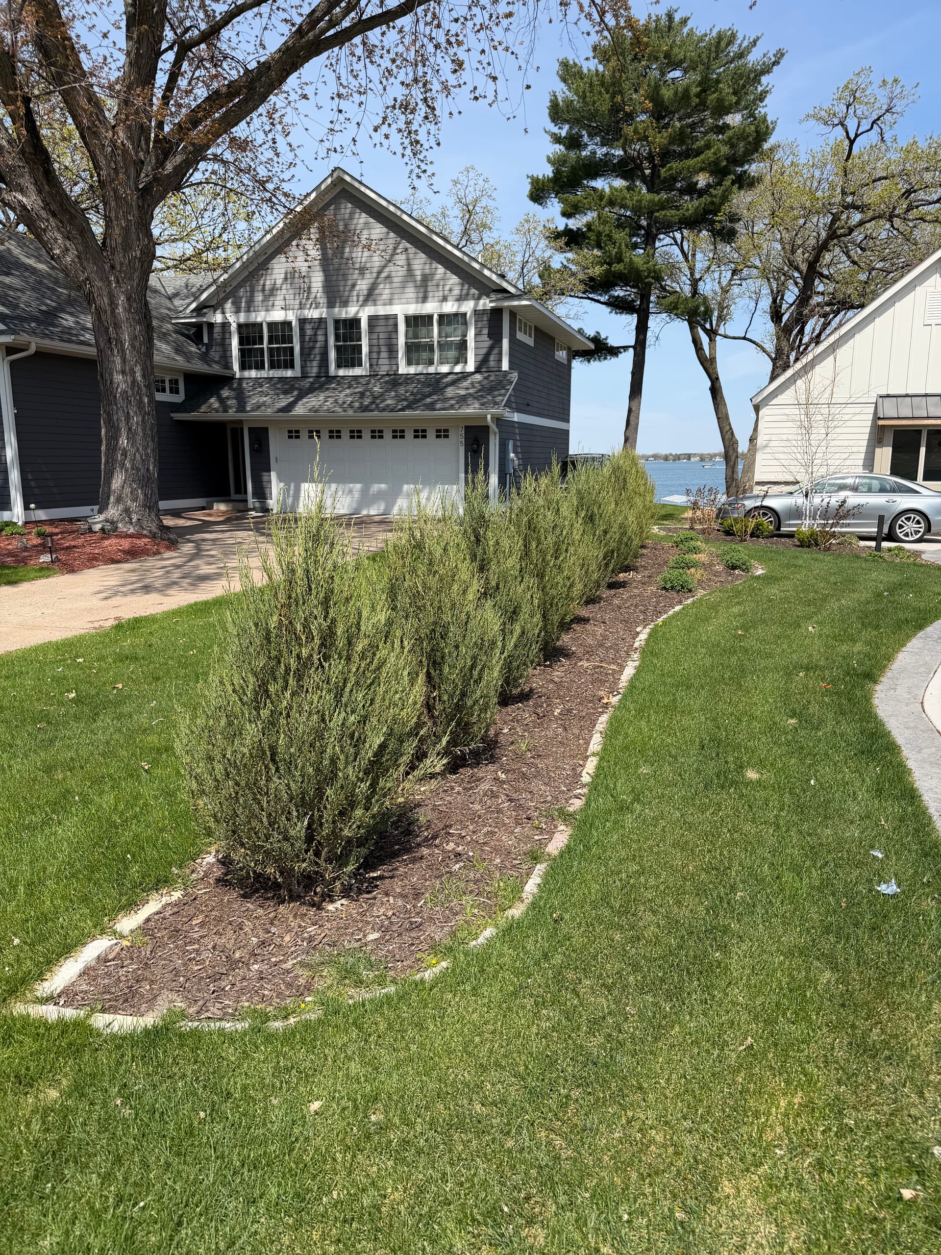 Gallery photos for Fresh Mulch Installs Keeping Shoreview Landscapes Sharp: Image #4