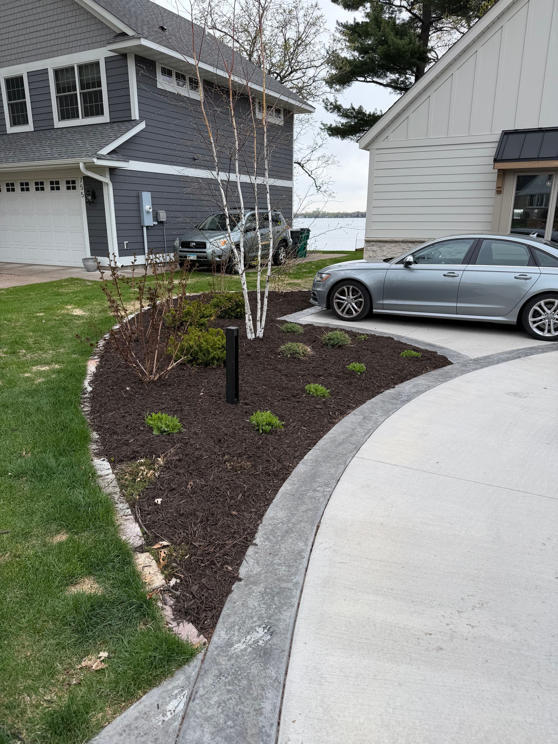 Gallery photos for Fresh Mulch Installs Keeping Shoreview Landscapes Sharp: Image #7