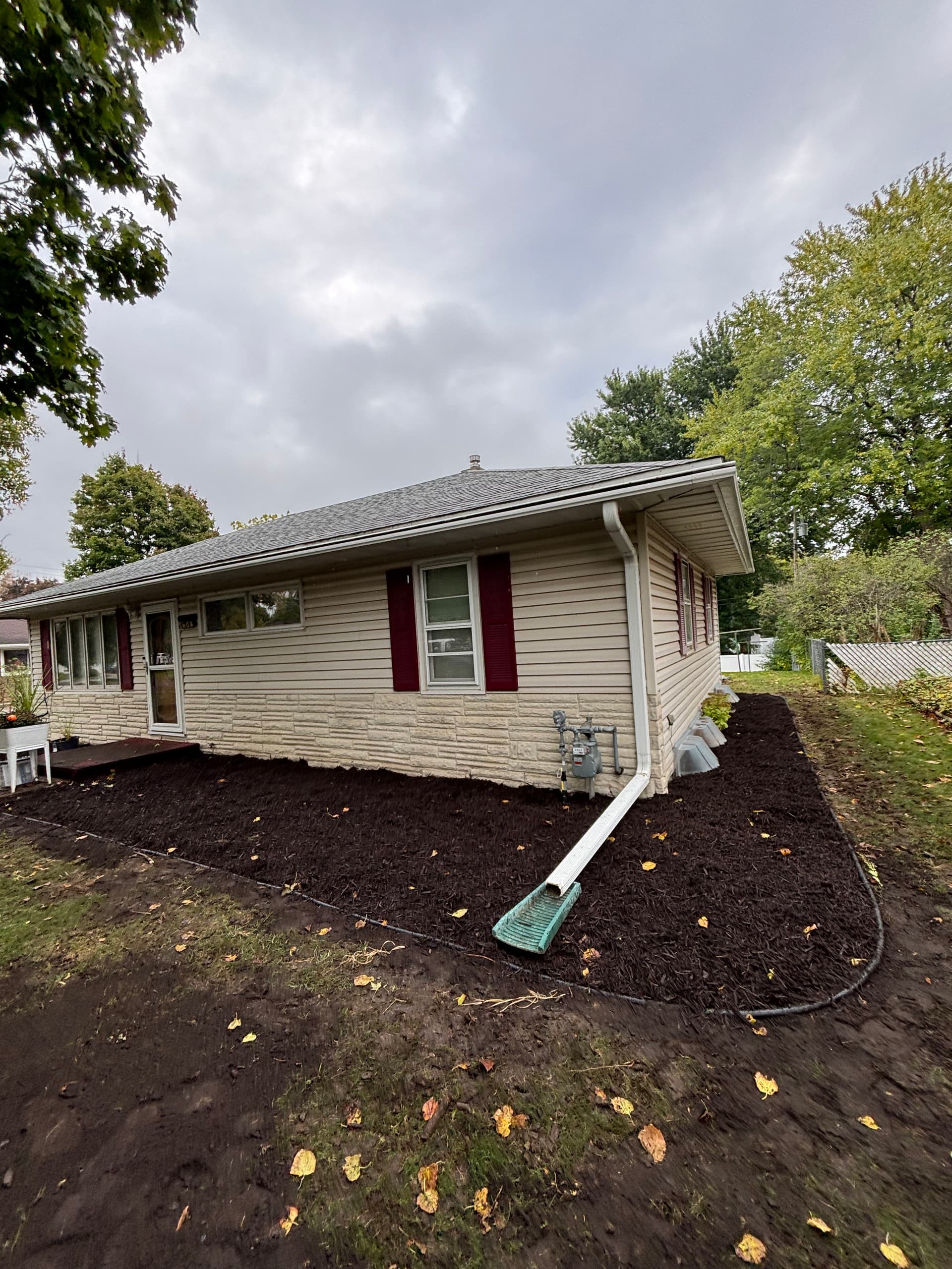 Gallery photos for Transforming Curb Appeal with Expert Landscaping: Image #1