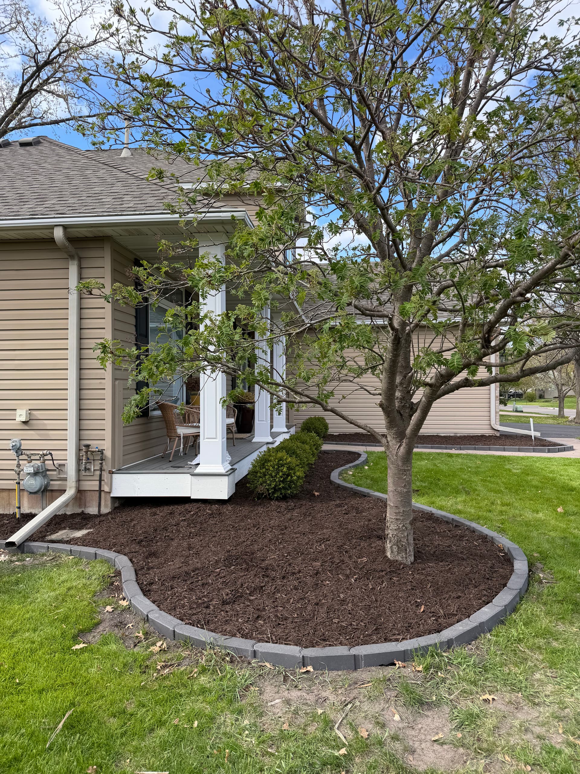 Gallery photos for Landscape Bed Reset with Fresh Mulch and Bullet Edging: Image #5