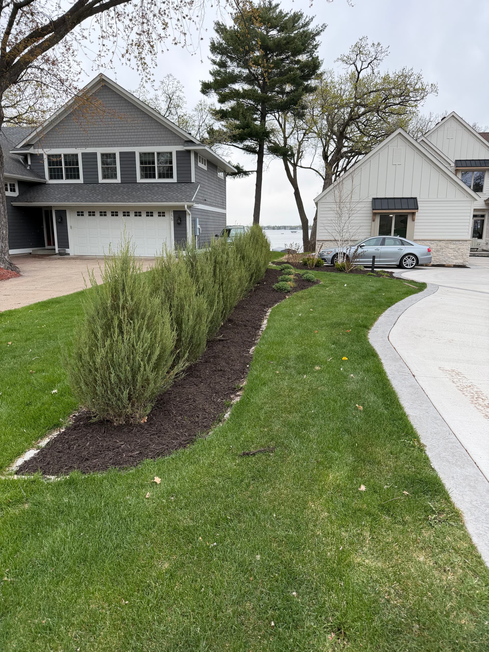 Gallery photos for Fresh Mulch Installs Keeping Shoreview Landscapes Sharp: Image #5