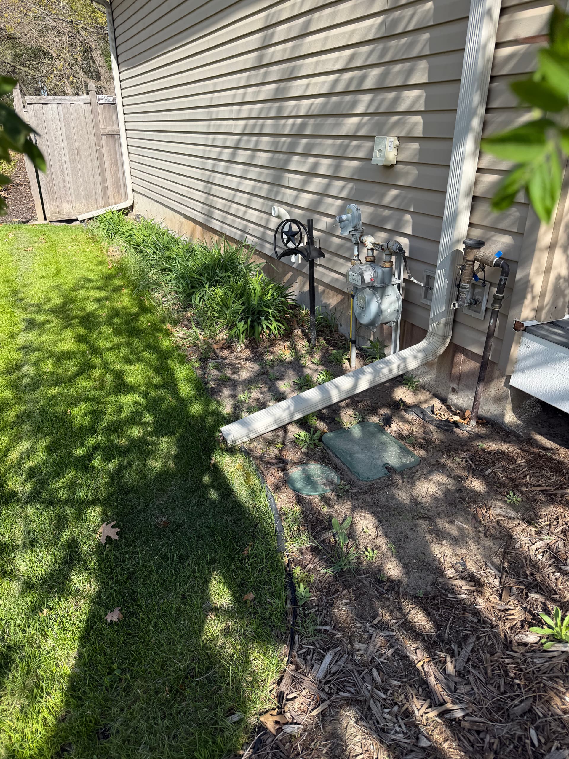 Gallery photos for Landscape Bed Reset with Fresh Mulch and Bullet Edging: Image #6