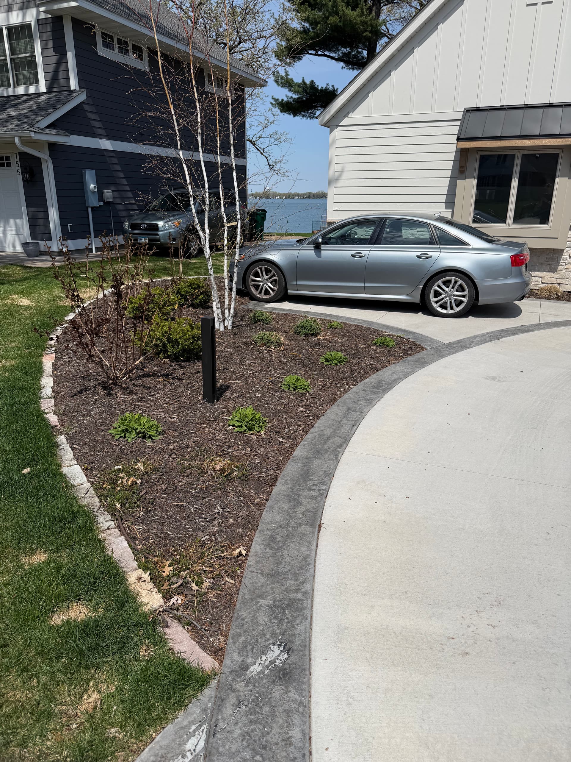 Gallery photos for Fresh Mulch Installs Keeping Shoreview Landscapes Sharp: Image #6