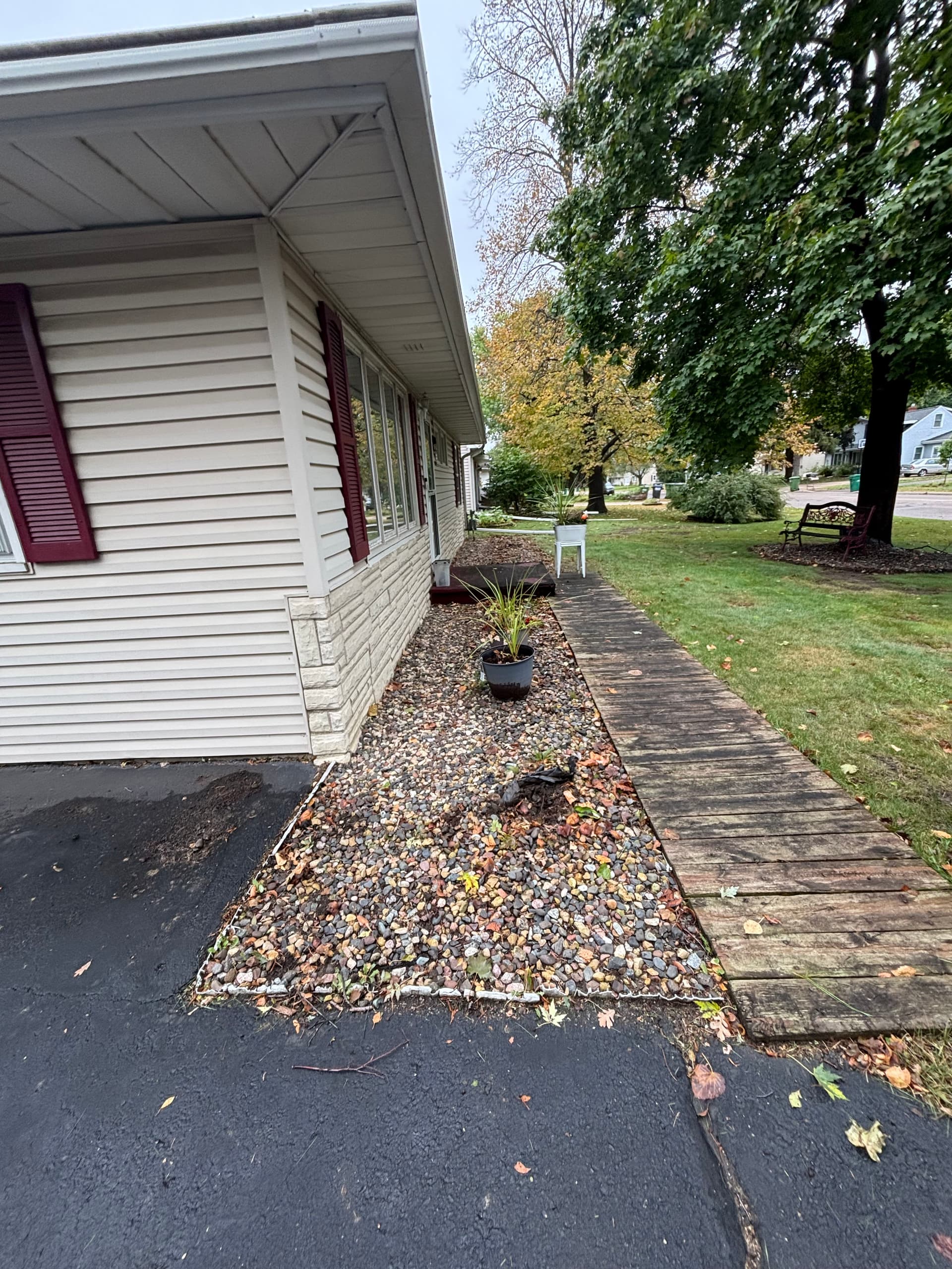 Gallery photos for Transforming Curb Appeal with Expert Landscaping: Image #4