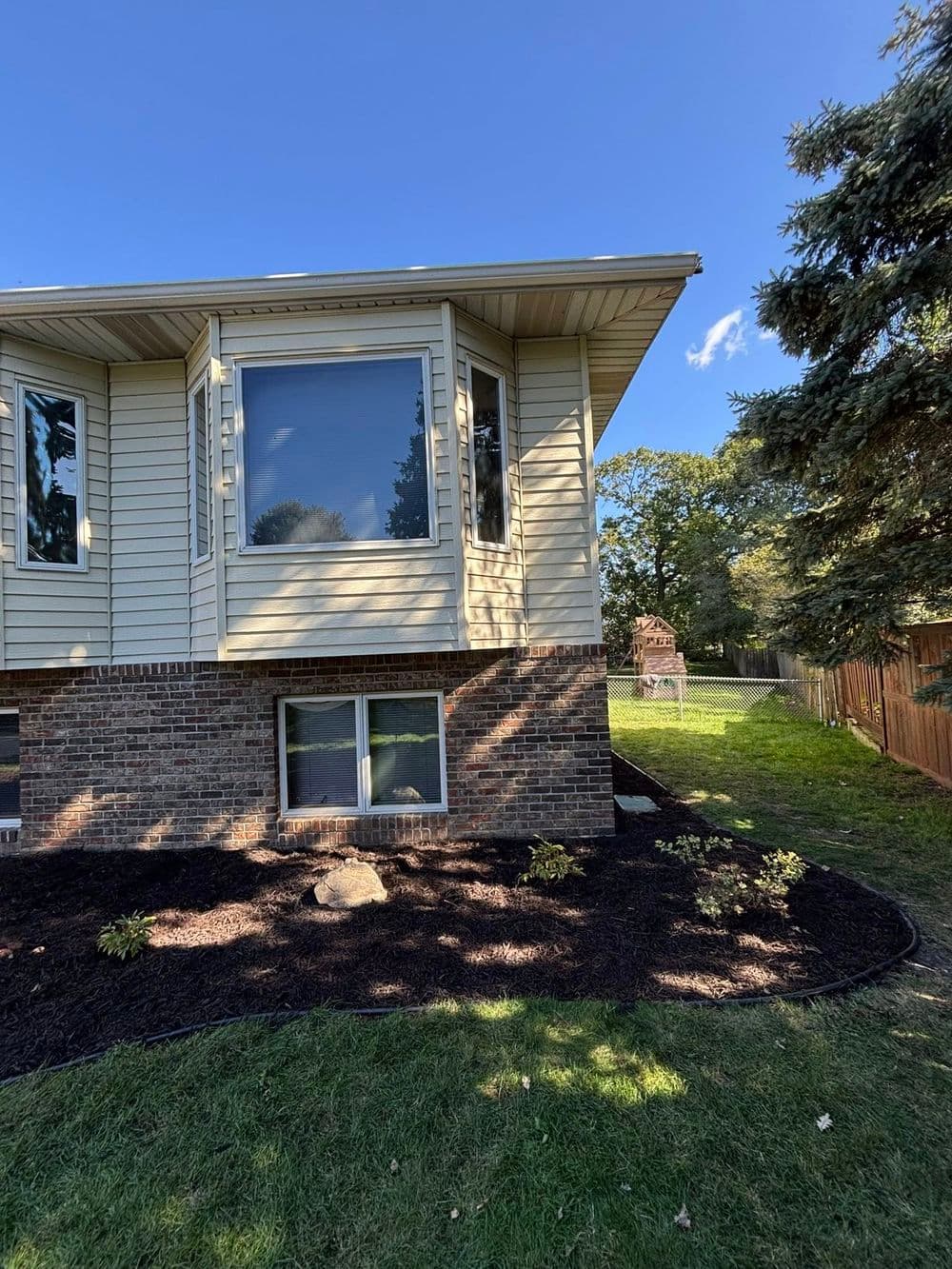 Gallery photos for Rock Removal and Mulch Installation in Minneapolis: Image #1