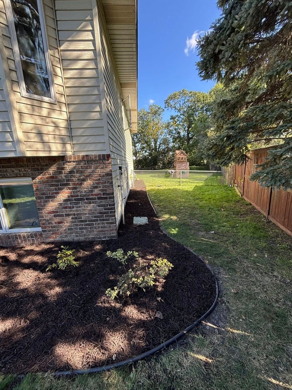 Gallery photos for Rock Removal and Mulch Installation in Minneapolis: Image #2